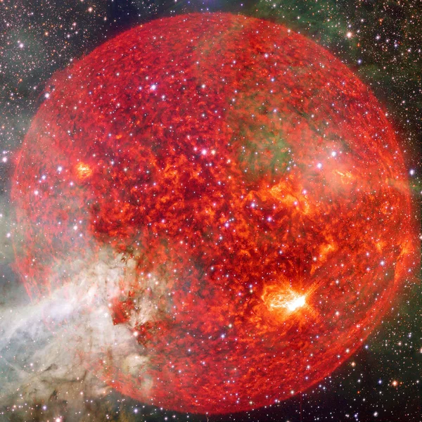 Son derece sıcak bir yıldız. Güneş 'in Flaring. bu görüntünün NASA tarafından döşenmiş elemanları — Stok fotoğraf