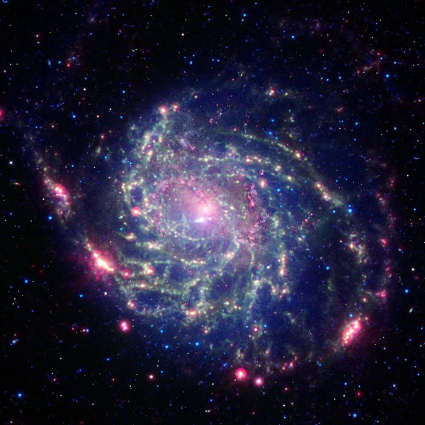 Uzayda bir nebula. Bu görüntünün elementleri NASA tarafından desteklenmektedir