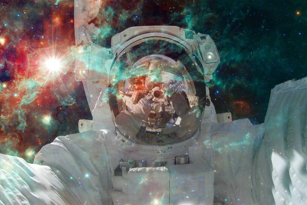 Астронавт Туманність Скупчення Зірок Глибокому Космосі Мистецтво Наукової Фантастики Елементи — стокове фото