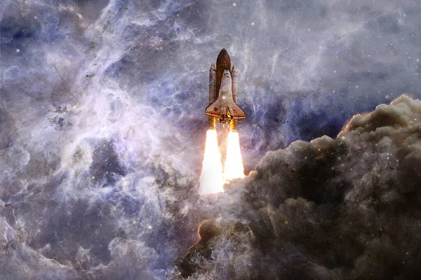 Transbordador espacial Atlantis. Elementos de esta imagen proporcionados por la NASA — Foto de Stock