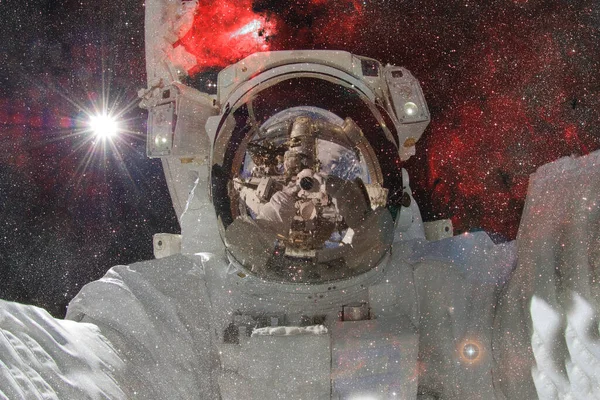Een Astronaut Nevel Sterrenhoop Ruimte Wetenschap Fictie Kunst Elementen Van — Stockfoto