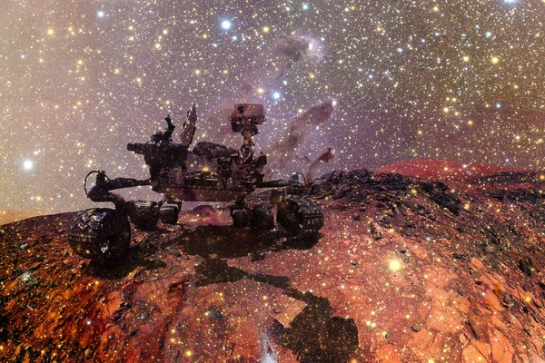 Curiosidad Explorando Superficie Marte Fondo Pantalla Ciencia Ficción Elementos Esta — Foto de Stock