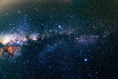 Derin uzayda bir yerde güzel bir galaksi. Kozmik duvar kağıdı. Bu görüntünün elementleri NASA tarafından desteklenmektedir