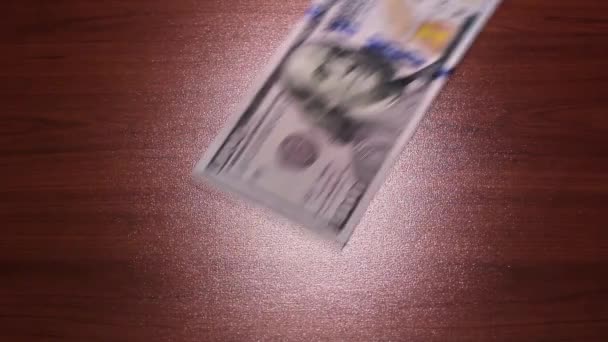 Olagliga Anrikning Korruption Pengar Faller Bordet 100 Dollar Sedlar Konstnärliga — Stockvideo