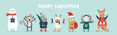 Noel Baba şapka, ağaç, hediyeler, süseşyaları, metin Merry Christmas sevimli hayvanlar ile el çizilmiş kart. İskandinav tarzı düz tasarım. Kavram çocuklar baskı, davet.