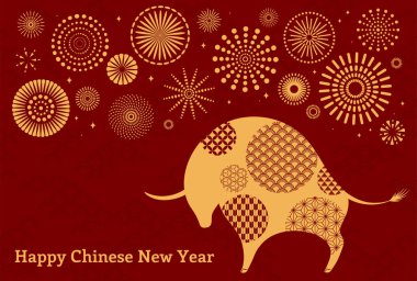 2021 Çin Yeni Yıl vektör illüstrasyonunda öküz silueti, havai fişekler, kırmızı arka planda tipografi. Tatil kartı konsepti 