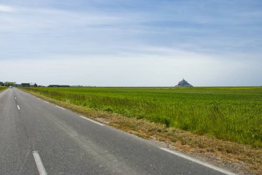 Mont Saint Michel, Normandiya giden yol. Fransa
