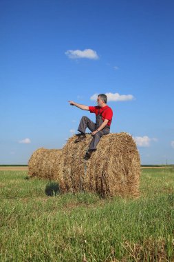 Balya saman alanında, mimik, oturan çiftçi işaret