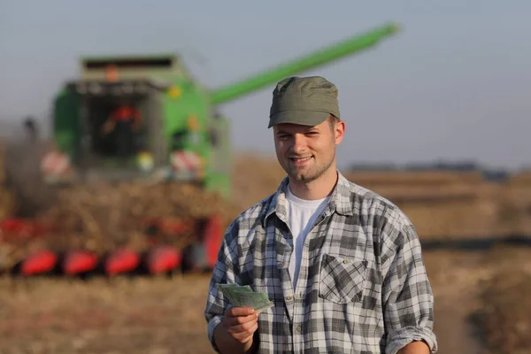 Farmer Holding Euro Banknote Combine Harvester Background Smiling Face Corn — Stock Photo, Image