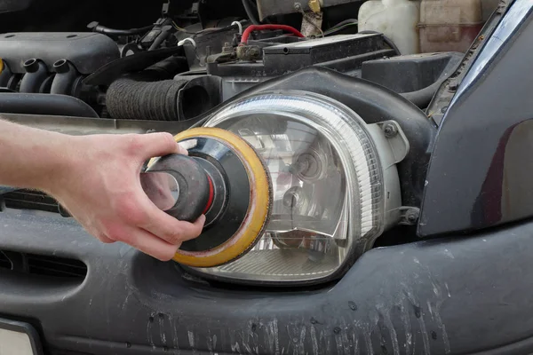 Reparação Farol Carro Moderno Close Luz Mão Trabalhador Ferramenta — Fotografia de Stock