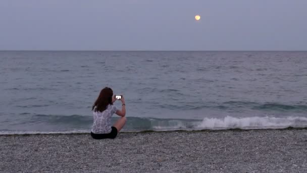 Platamon Platamonas Greece July Young Girl Beach Taking Photo Video — Stock Video