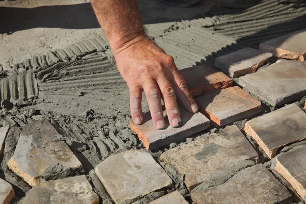 Recycling Von Alten Fliesen Terrassen Oder Pflasterarbeiten Verwendung Von Fliesenstücken — Stockfoto