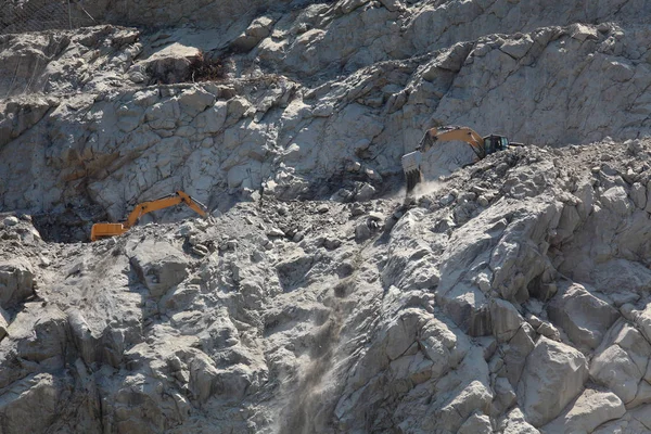 Steine Graben Mit Bagger Auf Straßenbaustelle Bergland — Stockfoto