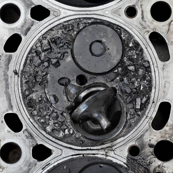 Головка Цилиндра Автомобиля Сломанным Клапаном Конструкция Двух Клапанов — стоковое фото