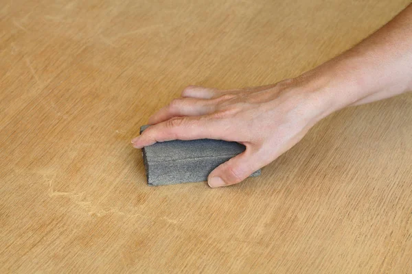 ワーカー研磨木の板 — ストック写真