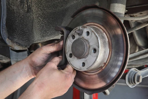 Mechanic Servicing Disc Brakes Car Closeup Hands — Stock Photo, Image