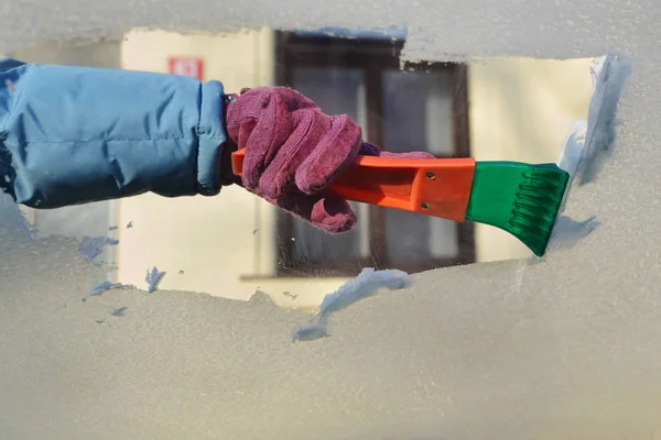 Winter Scene Human Hand Glove Scraping Ice Windshield Car — Stock Photo, Image
