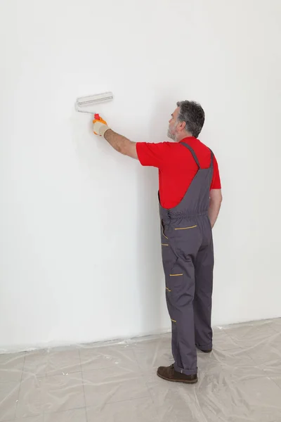 Worker Painting Wall White Paint Roller — Stock Photo, Image