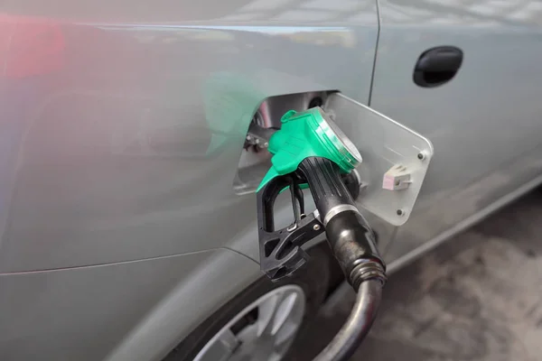 Benzin Istasyonunda Closeup Ekipman Yakıt Dolduruyor — Stok fotoğraf