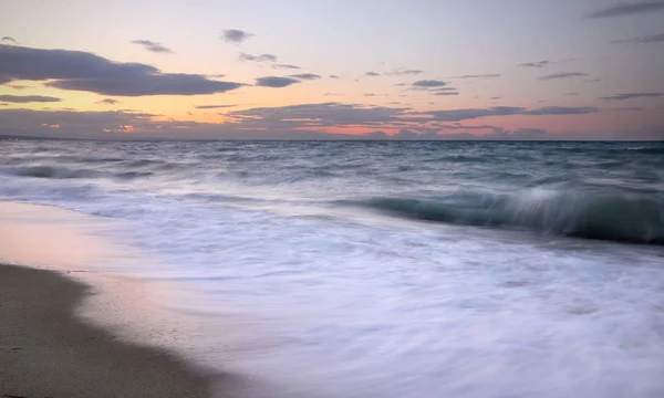 Aan Zee Zonsondergang Zanderige Strand Met Golven Platamon Platamonas Olympische — Stockfoto