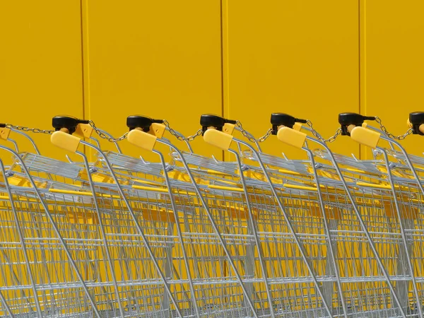 Zásobník Nové Lesklé Nákupní Vozíky Supermarketu Žlutý Zdi Pozadí — Stock fotografie