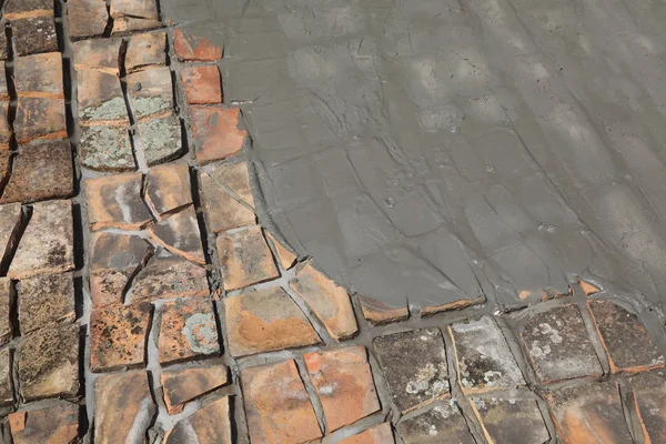 Old Tiles Recycling Making Terrace Pavement Using Tile Pieces Mortar — Stock Photo, Image