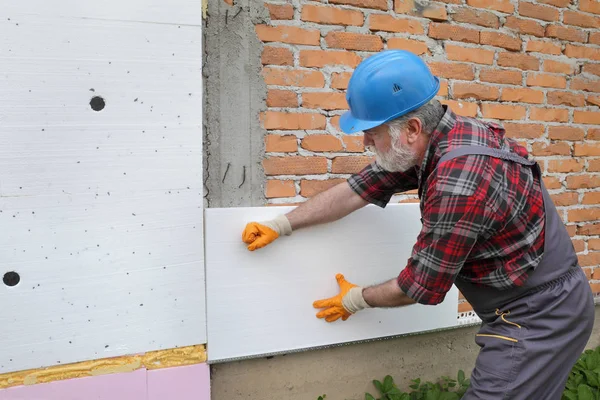 House renovation, polystyrene wall insulation, plate placing — Stock Photo, Image