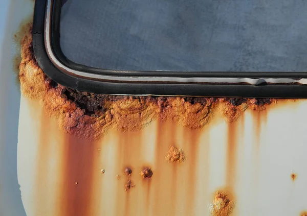 Corrosie bij oude auto — Stockfoto
