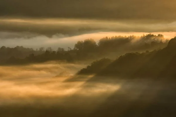 Nascer Sol Enevoado Nas Montanhas Bieszczady Polónia — Fotografia de Stock