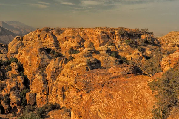 Wadi Dana rezerv tipik peyzaj. Wadi Dana Milli Parkı. Ürdün