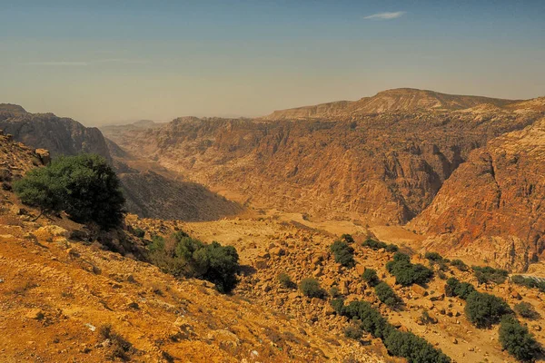 ワディ ダナ準備の典型的な風景 ワディ ダナの国立公園 ヨルダン — ストック写真