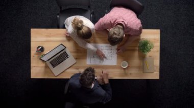 İki müşteri ditales bina planı geliştirici, iletişim kavramı ile görüşmek, kavramı, en iyi atış çalışması