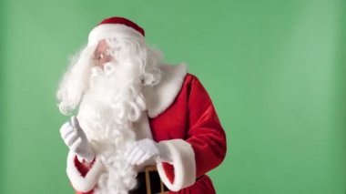 Mutlu Noel Baba dans yeşil chromakey içinde belgili tanımlık geçmiş.