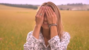 Sevimli Asya Anne oyun küçük iyi oğlu ile saklambaç