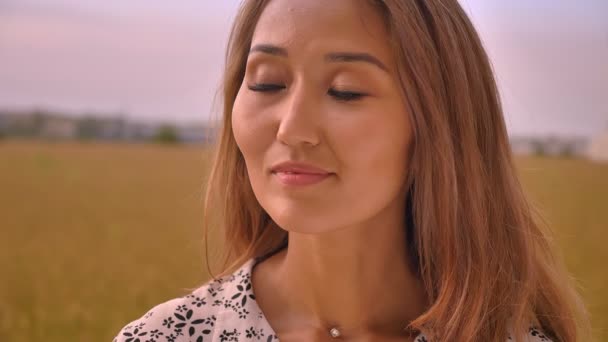 Awesome asian happy girl looking on nature view and smiling — Stock Video