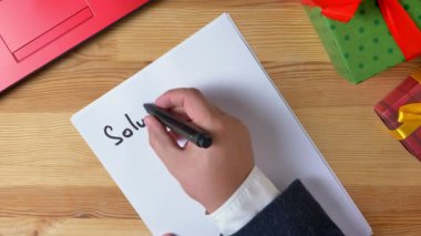 İllüstrasyon, yeni yıl, Erkek el yazma bir defter, 2019 çözüm.