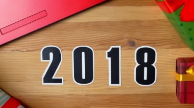 İllüstrasyon, yeni yıl, Erkek el 2018 yıl üzerinde masaya 2019 değiştirildi