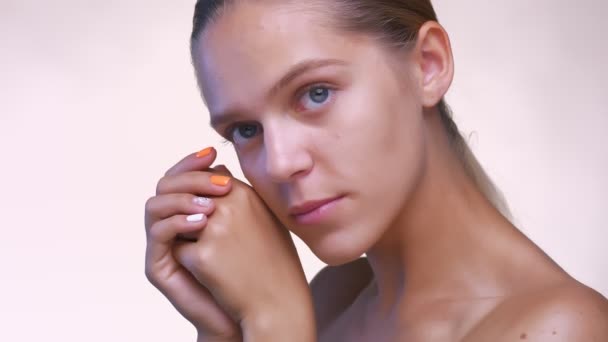 Perfect close-up skin and face of caucasian girl, looking at camera relaxed in white studio — Stock Video