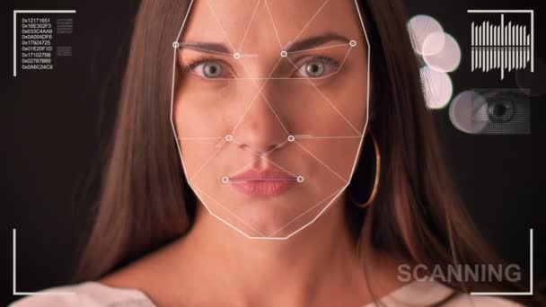 미래 및 얼굴 인식 및 스캔 한 사람, 미래에 대 한 아름 다운 여자의 얼굴의 개념을 스캔, 보안 스캔 기술 — 비디오