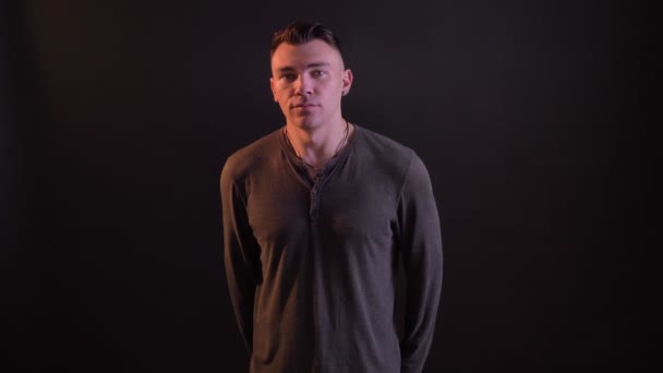 Handsome caucasian man looking at camera and waving with his head in token of disagreement — Stock Video