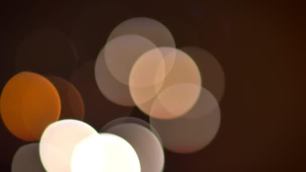 Gros plan pousse de belles lumières incandescentes 
