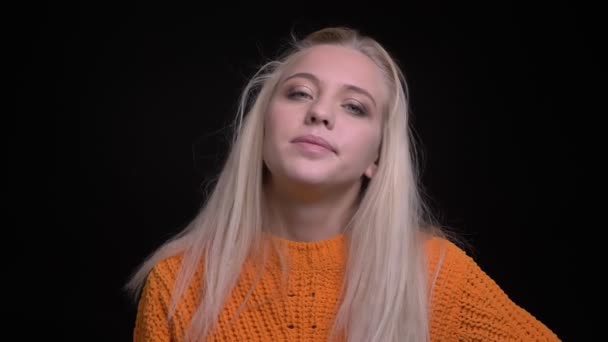 Closeup shoot of young pretty caucasian female looking at camera and clapping her head with a hand with bewilderment — Stock Video