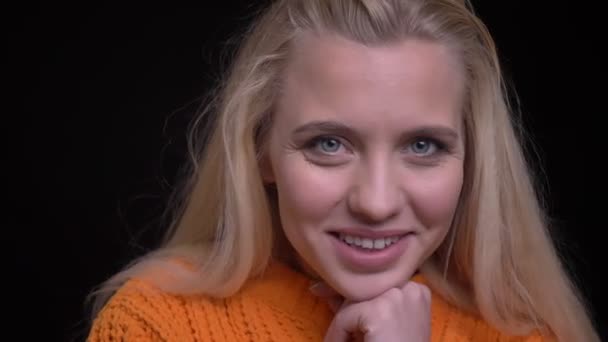 Closeup shoot of young pretty caucasian girl with long blonde hair being excited and smiling while looking at camera — Stock Video