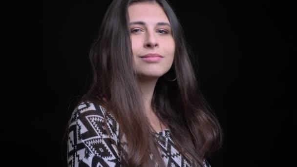 Closeup portrait of young attractive black haired caucasian female smiling and looking confidently at camera — Stock Video