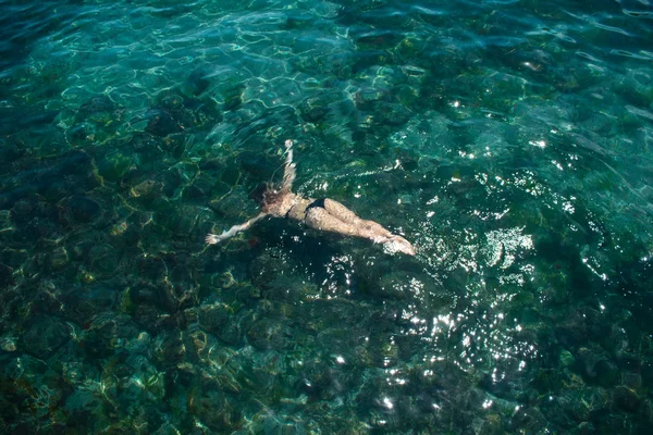 Attractive Girl Swimming Sea — Stock Photo, Image