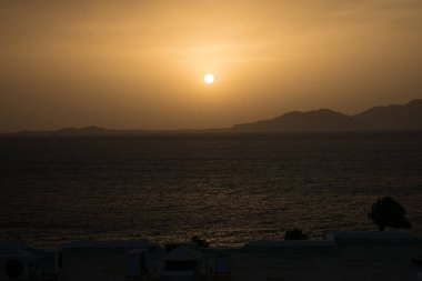 Doğanın arka planında gün batımı