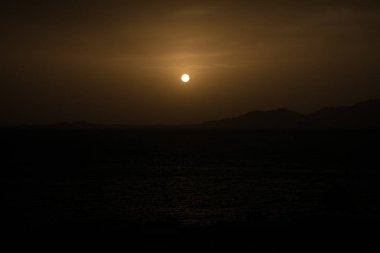 Doğanın arka planında gün batımı