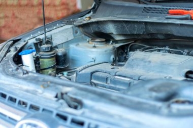 Hizmet ve bakım. Araba tamiri. Bir araba tamir et.. 