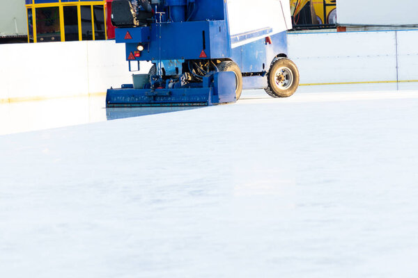 ice-filling machine. ice polishing process at the rink. Ice machine (also a resource or ice-filling machine)