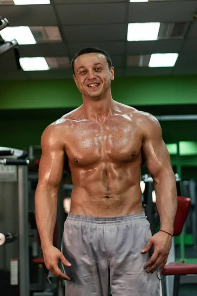 Muscular Bodybuilder Doing Exercise Bars Gym Handsome Sporty Sexy Guy — ストック写真